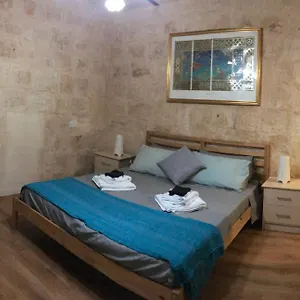 apt-floriana-cosy-townhouse.hotelssaintjulians.com/