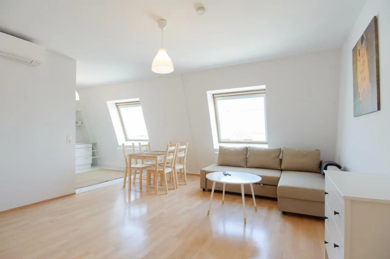 Central Living Apartments - Rathaus Vienna Austria