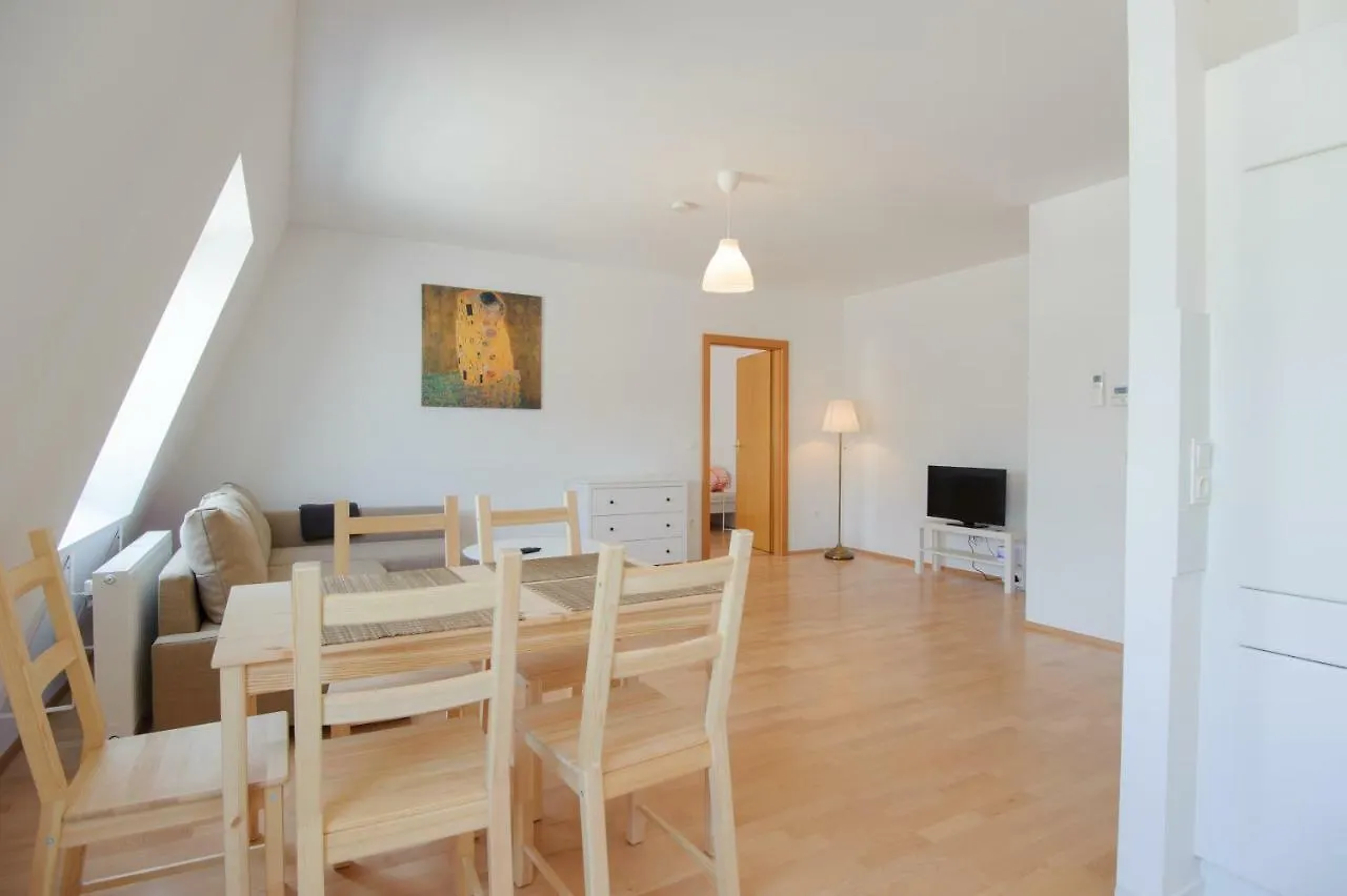 Central Living Apartments - Rathaus Vienna